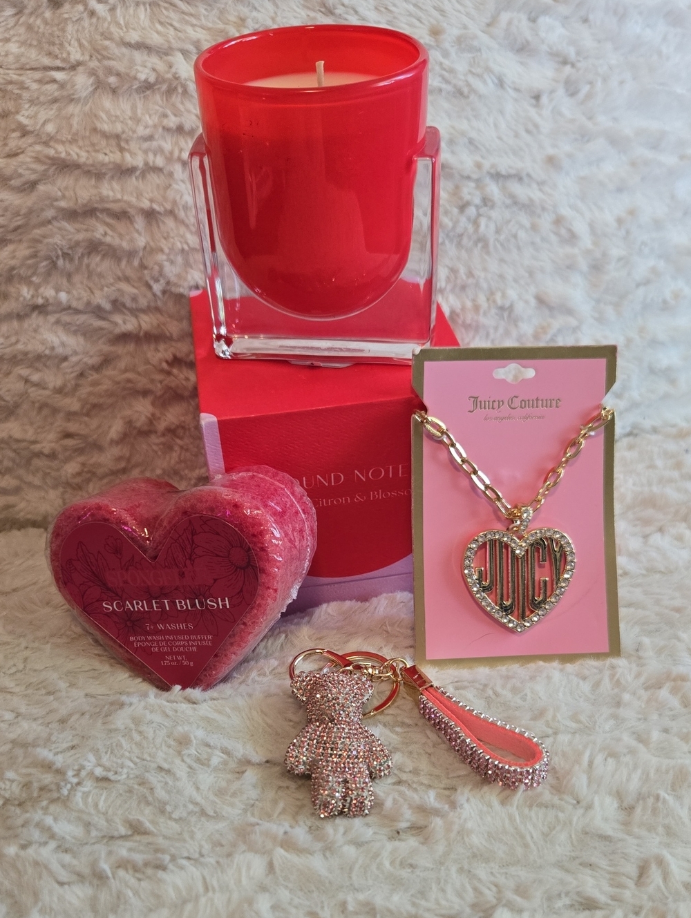 Juicy Couture Pink Heart L Necklace - Shinny Teddy Bear Keychain Candle Set